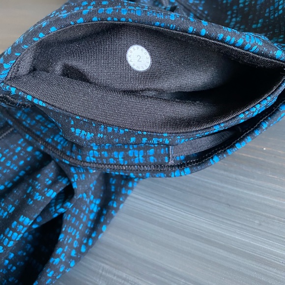 Lululemon Train Times Crop (17") Size 2 - Picture 12 of 14